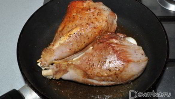 ШАГ 2. ножки индейки, тушенные с овощами