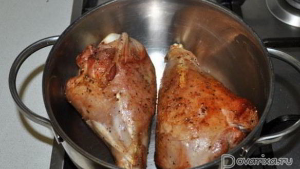 ШАГ 4. ножки индейки, тушенные с овощами