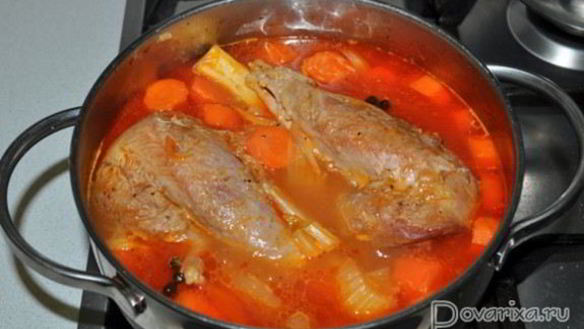 ШАГ 6. ножки индейки, тушенные с овощами