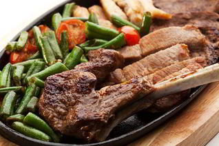 Отбивные из баранины с фасолью