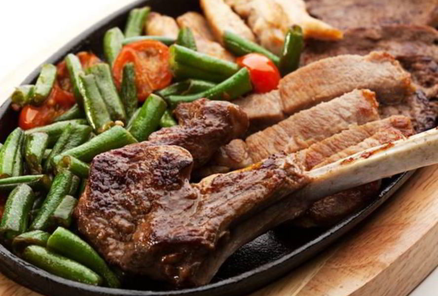 Отбивные из баранины с фасолью