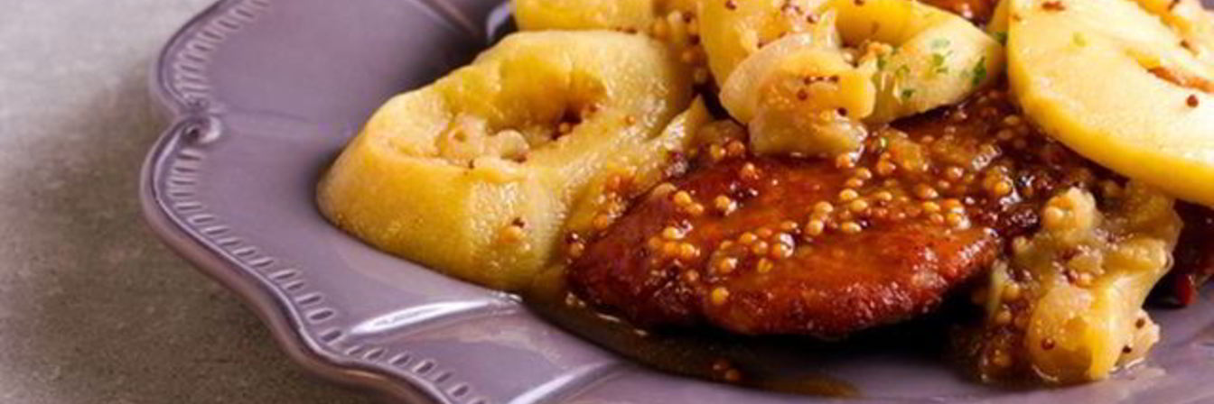 Отбивные из свинины с яблоками