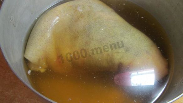 ШАГ 3. свиная рулька в пиве запеченная в духовке