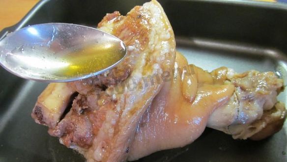 ШАГ 6. свиная рулька в пиве запеченная в духовке