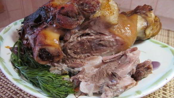 ШАГ 8. свиная рулька в пиве запеченная в духовке