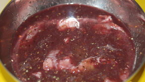 ШАГ 5. свинина под фруктовой шубкой