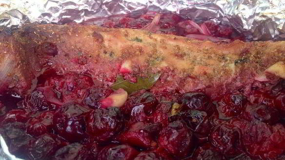 ШАГ 7. свинина под вишневым соусом