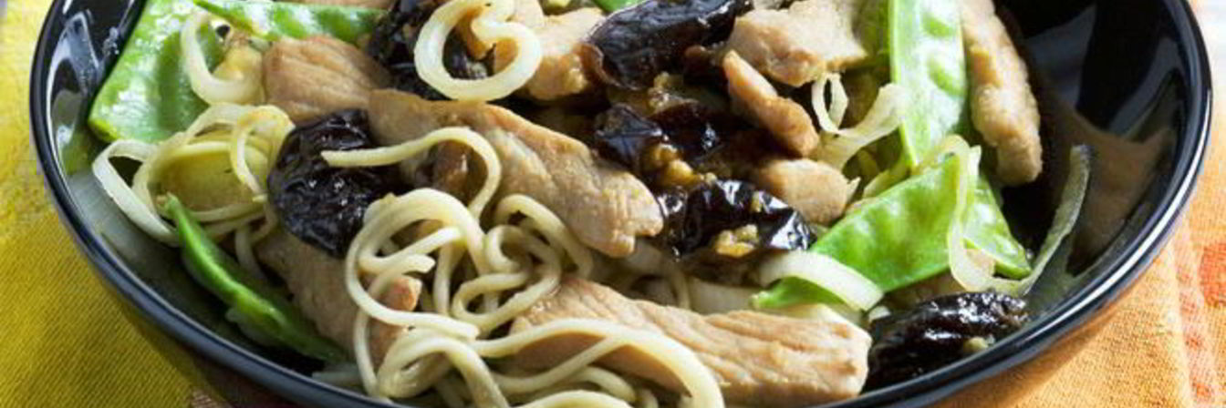 Свинина с черносливом в духовке