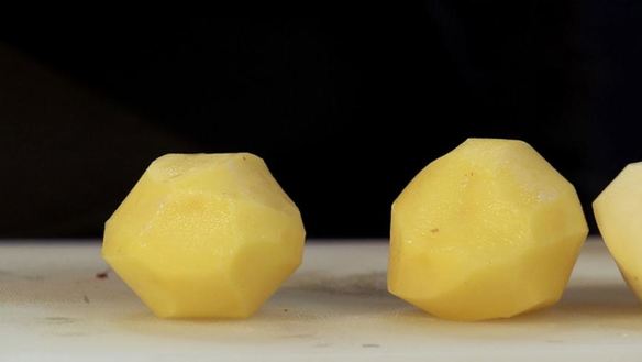 ШАГ 2. свинина с картофелем, брюссельской капустой и луковым соусом