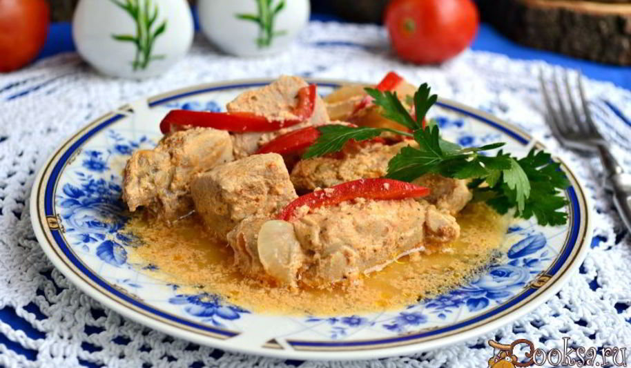 Рецепт свинина в сметанно-томатном соусе на пару