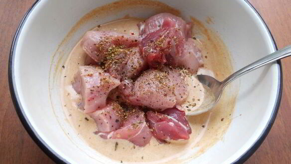 ШАГ 2. свинина в сметанно-томатном соусе на пару