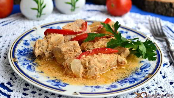 ШАГ 5. свинина в сметанно-томатном соусе на пару