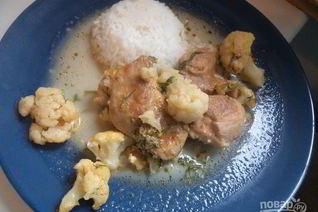 Томленая курица с цветной капустой