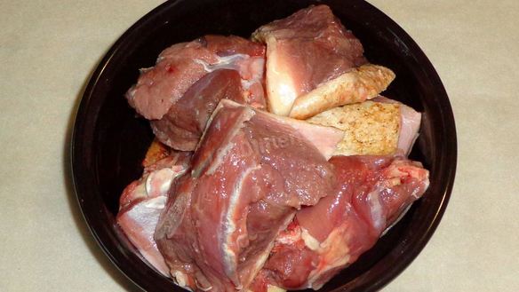 ШАГ 2. тушеная утка кусочками