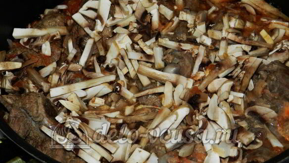 ШАГ 10. тушеная утка с грибами