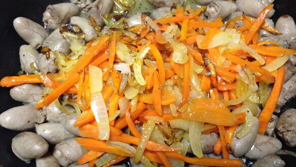 ШАГ 6. тушеные куриные сердечки