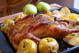 Утка с яблоками