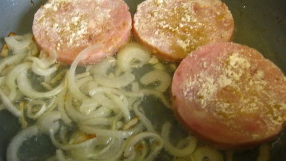 ШАГ 4. ветчина, жареная с горчицей и луком