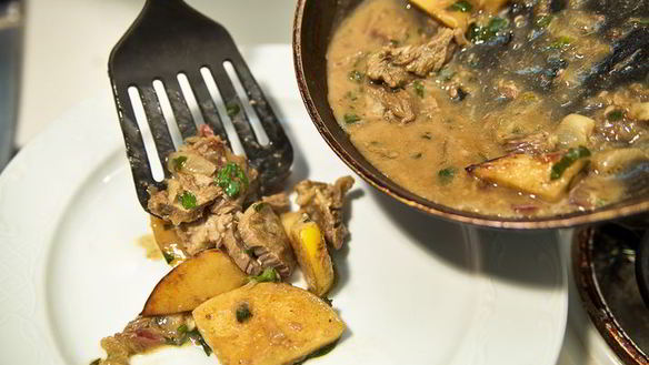 ШАГ 14. ягненок с айвой в винном соусе