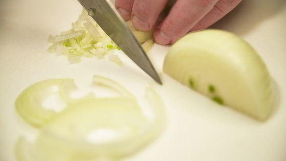 ШАГ 4. ягненок с айвой в винном соусе