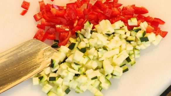 ШАГ 3. ягненок с кускусом, зернами граната и миндалем