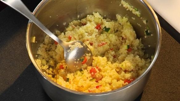 ШАГ 6. ягненок с кускусом, зернами граната и миндалем