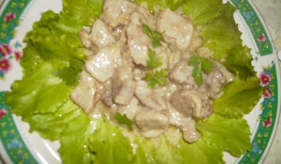 Рецепт жареная свинина с луком и сметаной