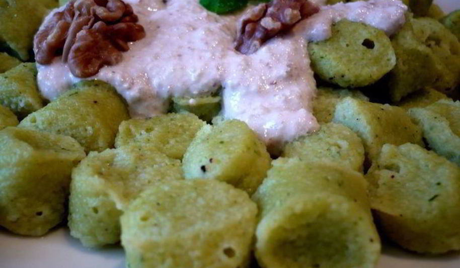 Рецепт ньокки с базиликом под соусом из грецкого ореха