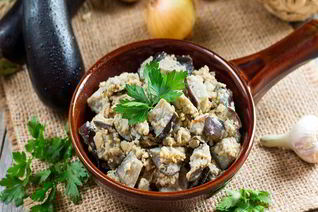 Баклажаны с фаршем на сковороде