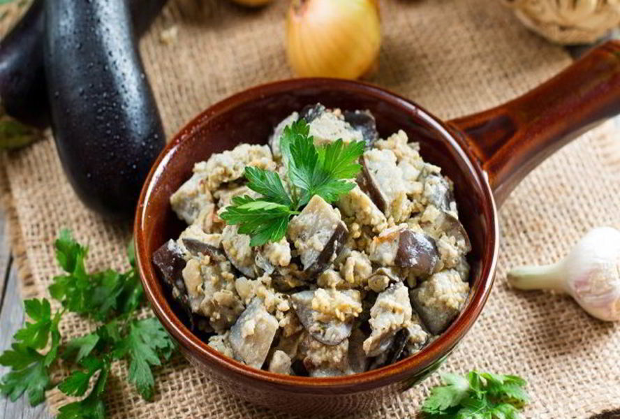 Баклажаны с фаршем на сковороде