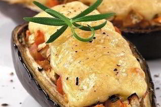 Баклажаны с курицей под сыром моцарелла