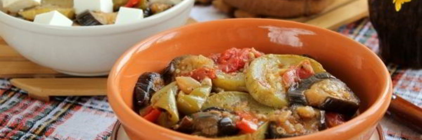 Баклажаны тушеные с овощами