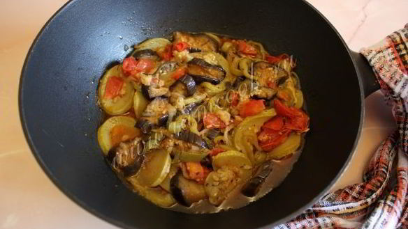 ШАГ 10. баклажаны тушеные с овощами