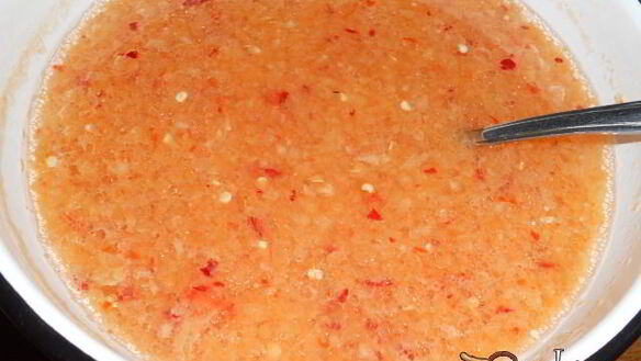 ШАГ 2. баклажаны в остром чесночном соусе