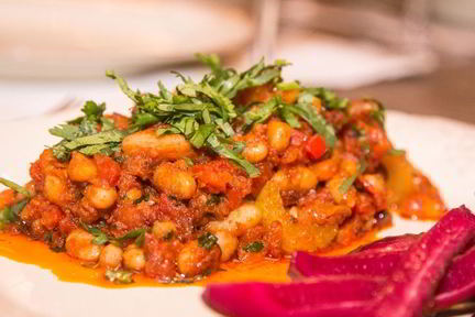 Белая фасоль с помидорами