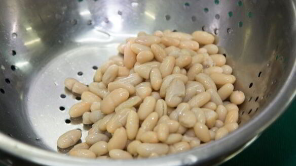 ШАГ 2. белая фасоль с помидорами