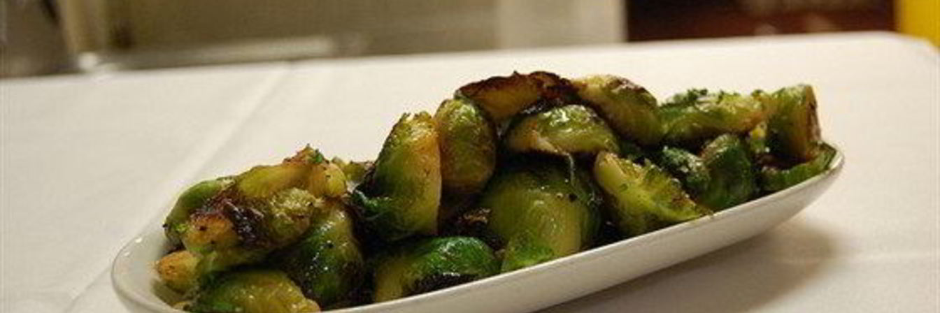 Брюссельская капуста с соусом из черных бобов