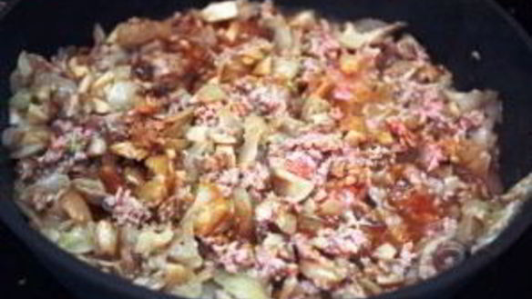 ШАГ 3. фаршированный лук мясом