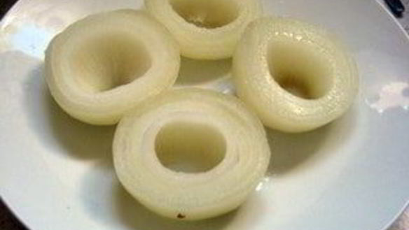 ШАГ 2. фаршированный лук с яичным желтком