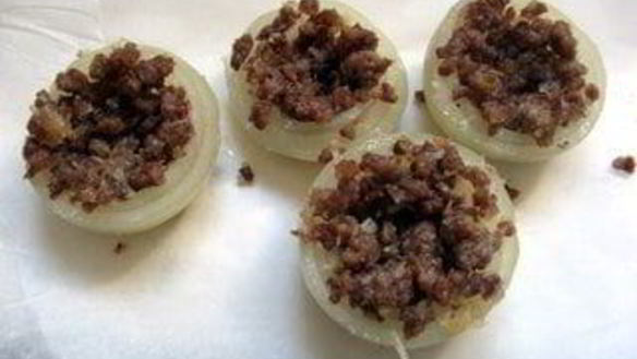 ШАГ 6. фаршированный лук с яичным желтком