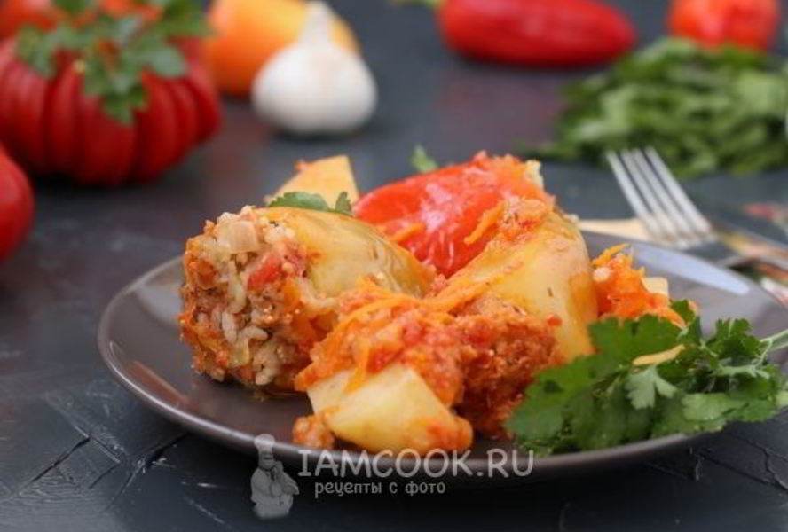Фаршированный мясом перец с картофелем