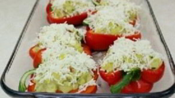 ШАГ 9. фаршированный перец, запеченный в духовке