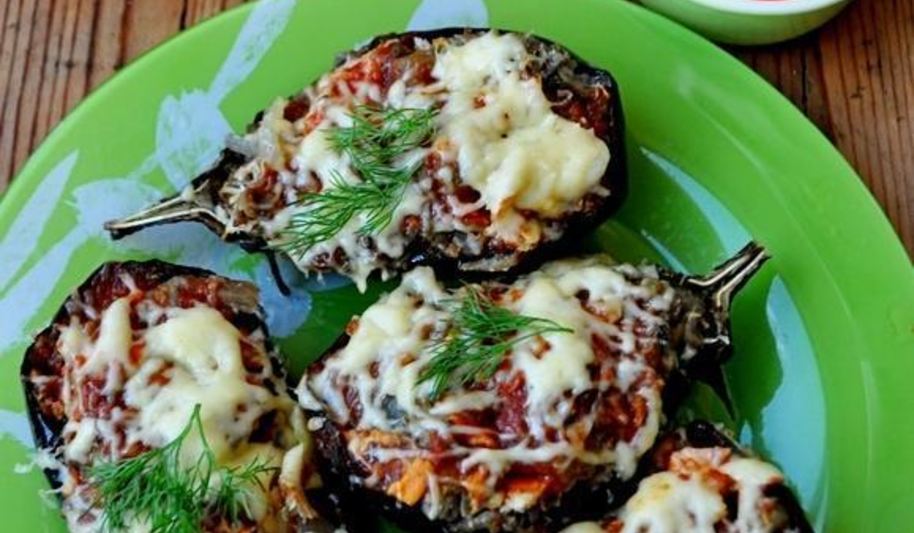 Рецепт фаршированные баклажаны под сырной корочкой