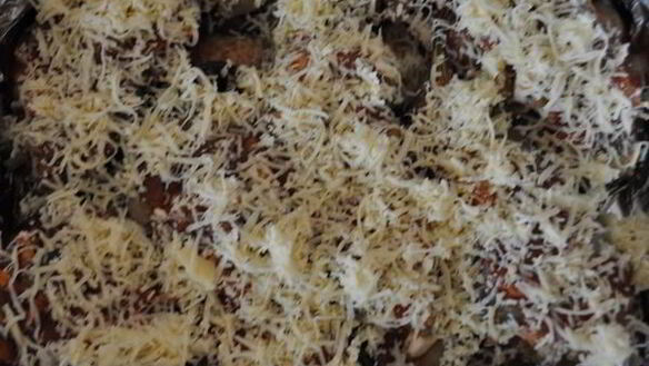 ШАГ 7. фаршированные баклажаны под сырной корочкой