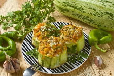 Фаршированные кабачки столбики
