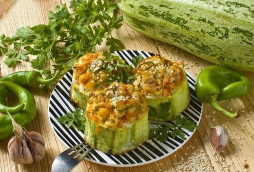 Фаршированные кабачки столбики