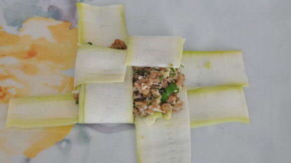 ШАГ 8. фаршированные конвертики из кабачков