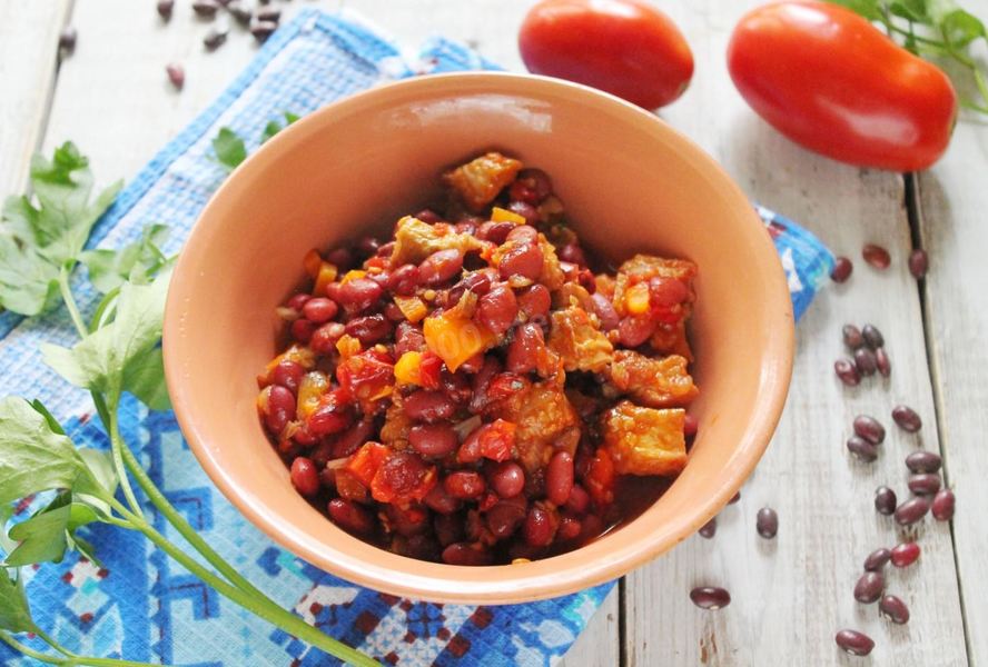 Фасоль тушеная с мясом