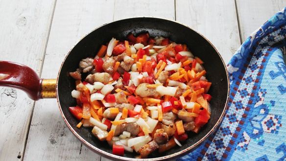 ШАГ 4. фасоль тушеная с мясом