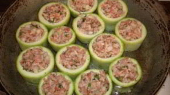 ШАГ 4. кабачки фаршированные мясом